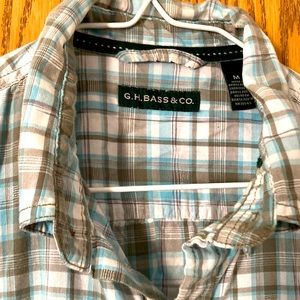 G. H. Bass & Co. Mens medium short sleeve blue and green button up